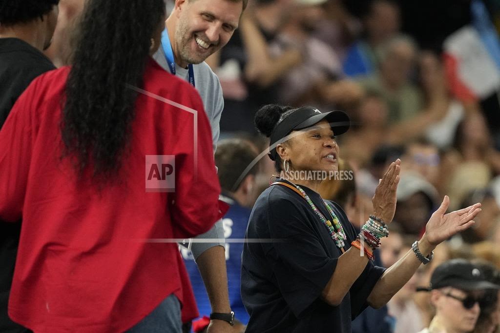 Biden honors NCAA basketball champs South Carolina, celebrates surging interest in women’s sports