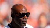 Terrell Davis's lawyer releases video of United plane handcuffing incident, announces lawsuit plans