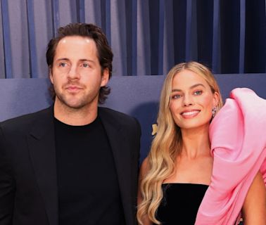 Una foto de Margot Robbie junto a su esposo Tom Ackerley generó rumores de embarazo