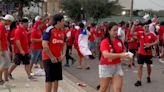 La escena que sorprende a los hinchas de la Roja en Orlando: complicado ambiente