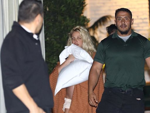 Britney Spears Exits Chateau Marmont With Friends After Ambulance Called to Hotel