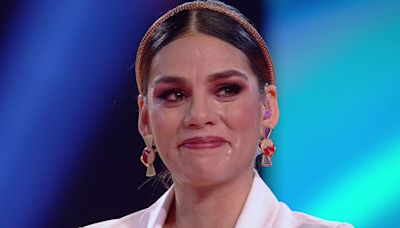 Dareska rompe en llanto al cantar ‘Amor Eterno’ de Juan Gabriel en La Descarga