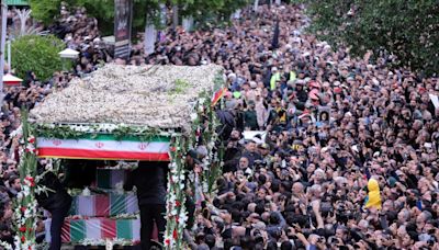 En fotos: multitud acudió al funeral del presidente iraní Ebrahim Raisí, fallecido en accidente aéreo - El Diario NY