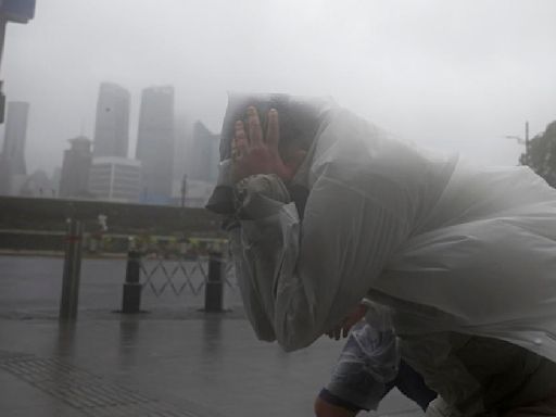 Typhoon Bebinca slams Shanghai, China, sparking evacuation of more than 400,000 people