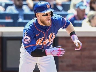 Mets rally for three runs in ninth to walk off with 4-3 win over Giants