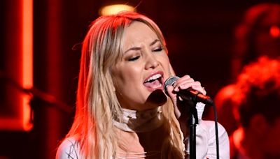 Kate Hudson Makes TV Performance Debut Singing New Single