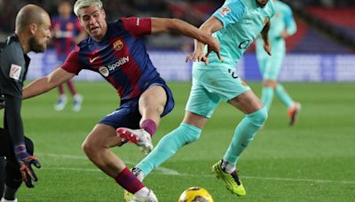 Hansi Flick counts on Barcelona youngster for pre-season amid Chelsea interest