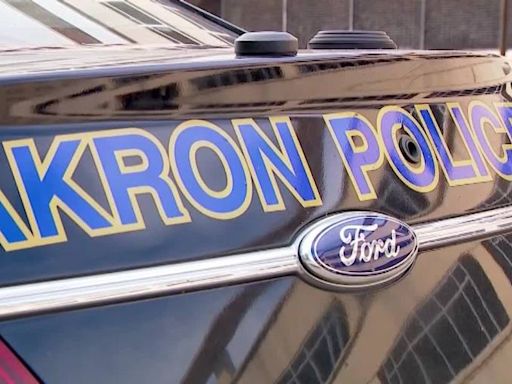 Girl, 14, shot in leg walking along Akron street