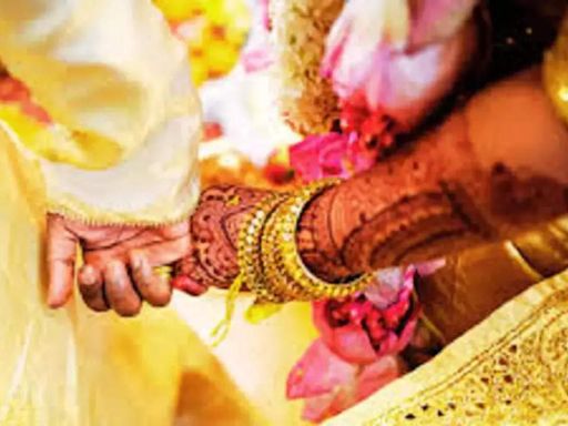 Man complains to police after wife leaves him over his dark complexion | Bhopal News - Times of India