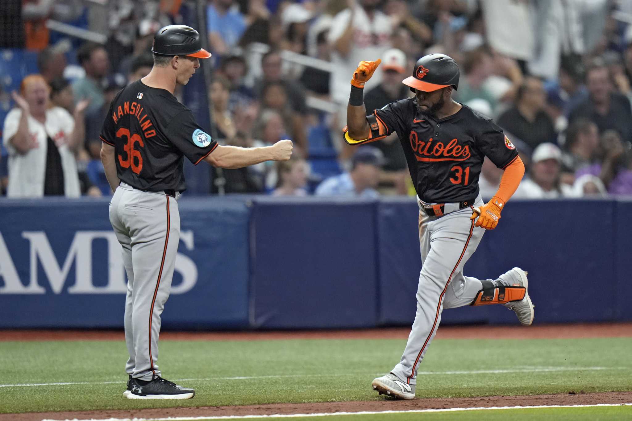 Orioles beat Ray and move into 1st place in the AL East