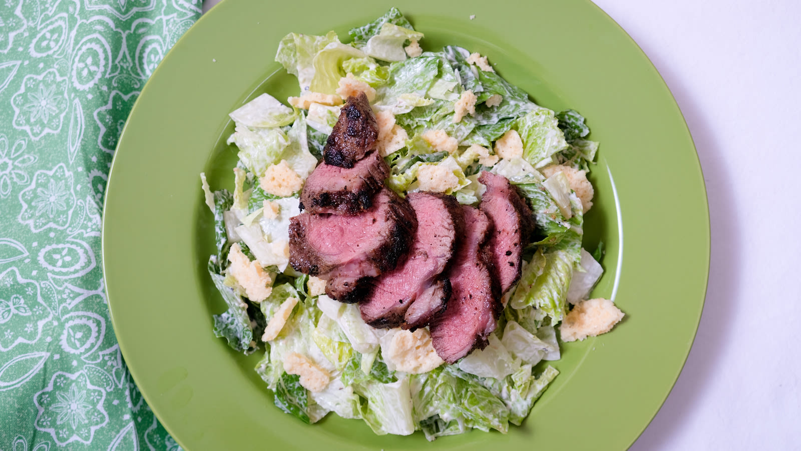 An Executive Chef Says This Is The Best Way To Cook Steak For Caesar Salad