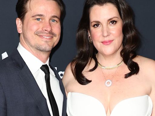 Why Melanie Lynskey Didn't Know She Was Engaged to Jason Ritter for 3 Days - E! Online