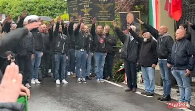 Mussolini, saluti romani alla commemorazione a Predappio: un centinaio i neofascisti