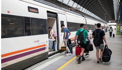 Del centro de Madrid a la Caleta de Cádiz, la nueva oferta de Renfe para ir a la playa este verano