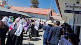 Huancayo: Trabajadores de hospital bailan tunantada con orquesta cerca a enfermos