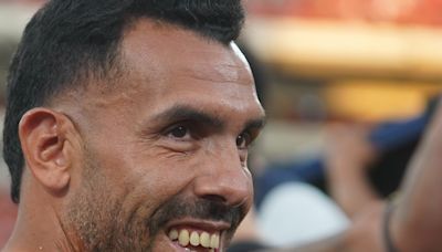 "Volvé a Boca, sacá a Martínez": el pedido de una fanática que le sacó una sonrisa a Carlos Tevez tras su renuncia en Independiente