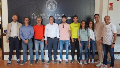 Martín Fiz participa en una mesa redonda previa a la carrera 5k de Ontinyent