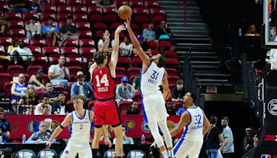 Bulls rookie Matas Buzelis throws down poster dunk