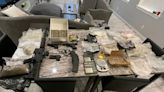 Hallan joyas, dinero, armas y droga en una vivienda; arrestan a presunto narcotraficante