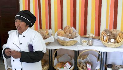 Bolivianas fortalecen sus habilidades como emprendedoras en pos de su autonomía económica