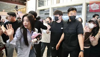 BABYMONSTER出道機場首度震撼教育 Ahyeon瞳孔地震打招呼萌炸