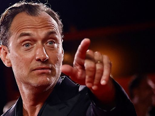 Jude Law advierte sobre la amenaza de los supremacismos en su nueva película: "Su relevancia habla por sí sola"