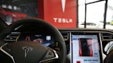 Disobey Tesla at your own risk: Woman tries to update vehicle while inside as temp hits 115