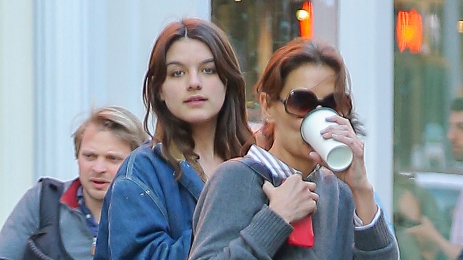 Katie Holmes' daughter Suri looks like mom's twin as the duo grabs coffee in NYC