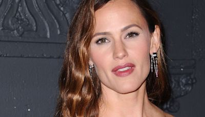 Jennifer Garner’s bowl haircut throwback with her siblings is a must-see
