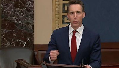 Josh Hawley slams aid to Ukraine, throws hard jab at Boeing