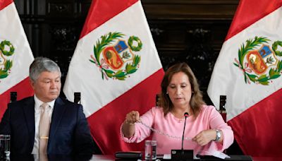 Presidenta de Perú interrogada por investigación sobre presunta corrupción y enriquecimiento