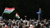 Orbán pide el voto a miles de seguidores para hacer un 'exorcismo' en Bruselas