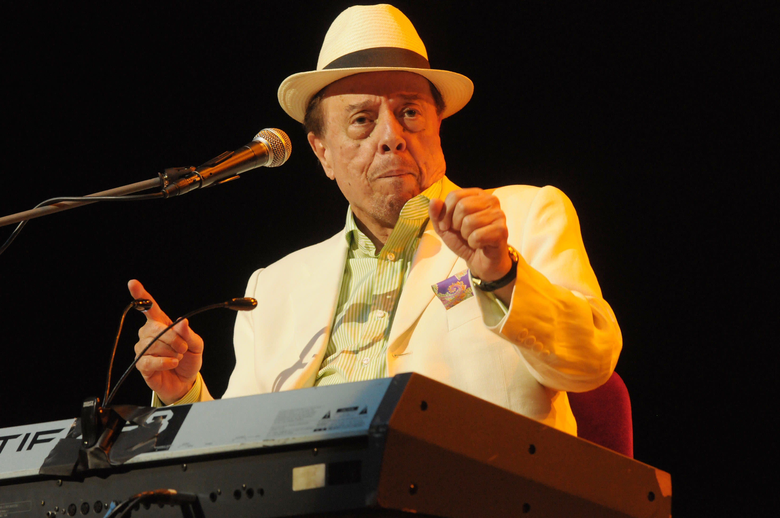 Sérgio Mendes, Brazilian band leader who helped popularize bossa nova, dies at 83