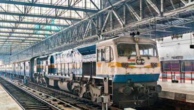 Mumbai: Central Railway Locals Face Delays Due To Technical Glitch Between Matunga, Sion Stations