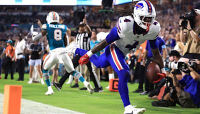 Bills cash in on fourth-and-3 touchdown pass, score first against Dolphins