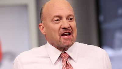 Jim Cramer explains how to trade Thursday's tech sell-off