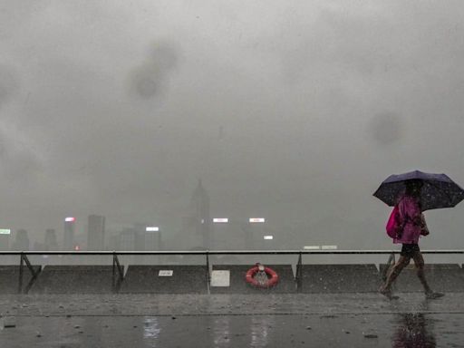 Hong Kong issues No 1 typhoon signal as Observatory expects tropical depression