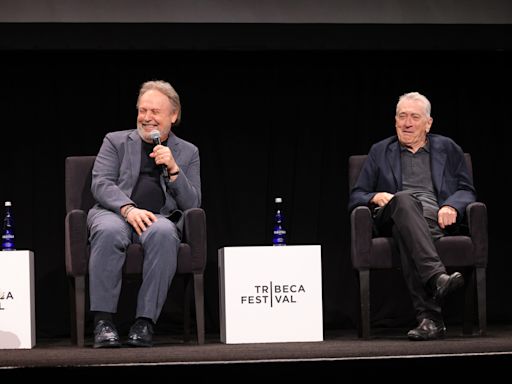 ‘Analyze This’ At 25: Robert De Niro And Billy Crystal Remember Opening Bigger Than ‘Cruel Intentions’ And Beating ‘The...