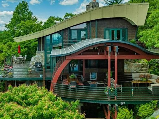 Mountainside cabin once owned by Burt Reynolds sells for $3 MILLION