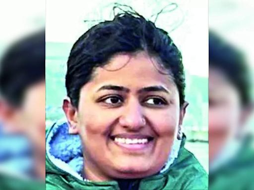 33-yr-old mom of twins swims English Channel | Nashik News - Times of India