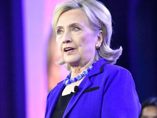 Hillary Clinton advierte a Harris sobre el discurso trumpista: "Te llamarán bruja, mujer repugnante. Te enfrentas al sexismo y la doble moral"