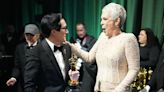 Directos al corazón: así han sido los discursos de Ke Huy Quan y Jamie Lee Curtis