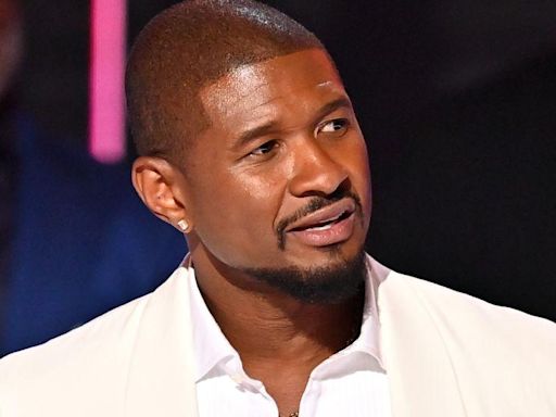 Emotional Usher accepts lifetime achievement award