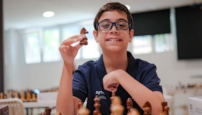 Video: Faustino Oro le ganó al dos del mundo en ajedrez en menos de tres minutos