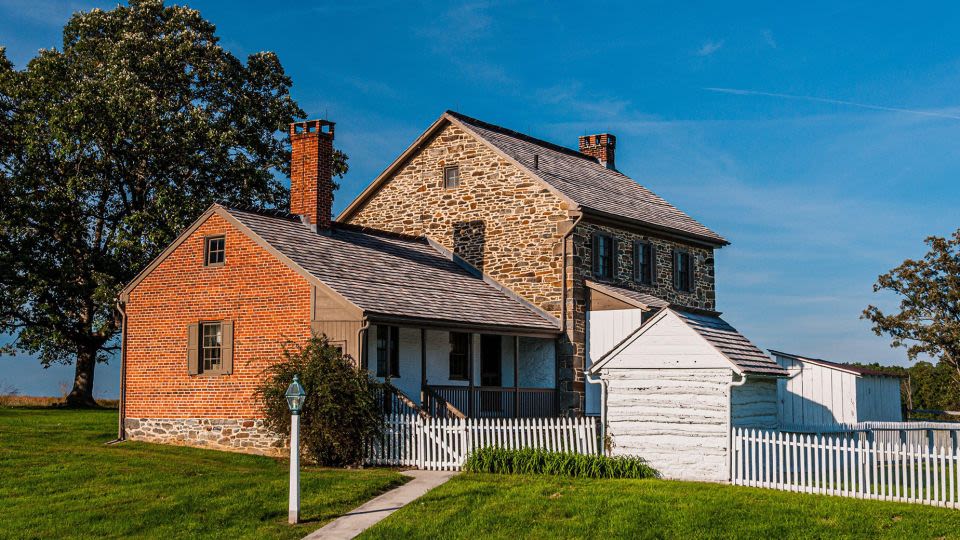 Two houses on Gettysburg battlefield available for overnight stays