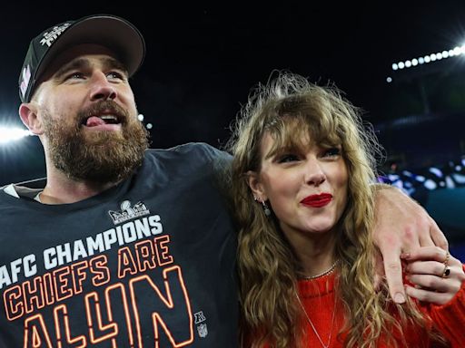 Las redes estallan con la entrada sorpresa de Travis Kelce en un concierto de Taylor Swift: "La mejor aparición de la historia"