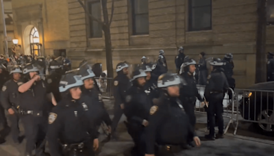 NYPD officers begin entering Columbia University campus in NYC