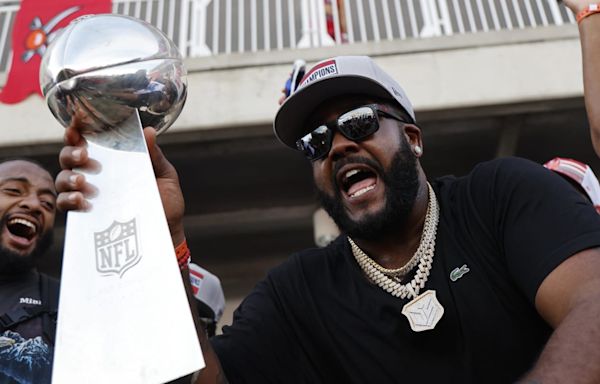 Could Tampa Bay Buccaneers Super Bowl Champion LT Sign With New Orleans Saints?
