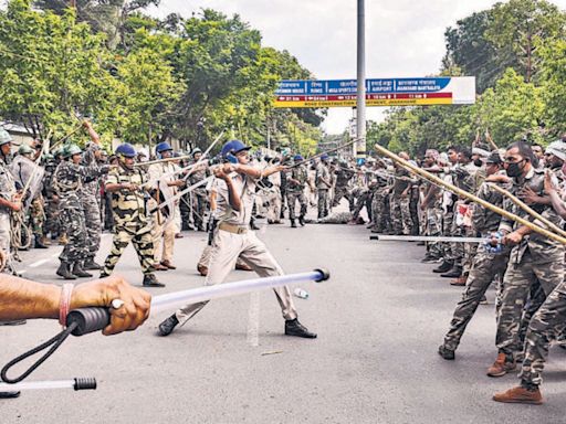 20 injured as cops, police assistants on contract clash during Ranchi protest