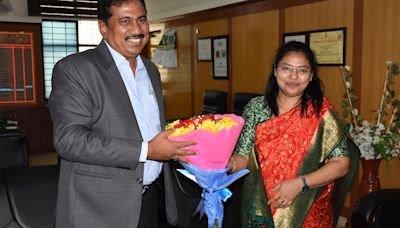 Govind Reddy takes charge as Gadag Deputy Commissioner